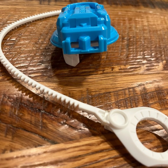 Hasbro Beyblade Light Blue Launcher, 2017 - Picture 3 of 6